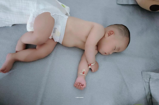 响水六个月宝宝眼睛散光